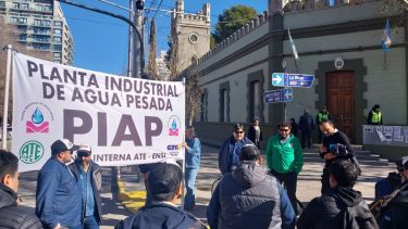 Levantaron la protesta en el centro de Neuquén: trabajadores de la PIAP llevaron su reclamo a Casa de Gobierno