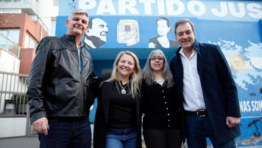 En Viedma, los candidatos Leineker, Marks, Sarquis y Soria cuando se presentó la lista del PJ. Foto: Marcelo Ochoa.