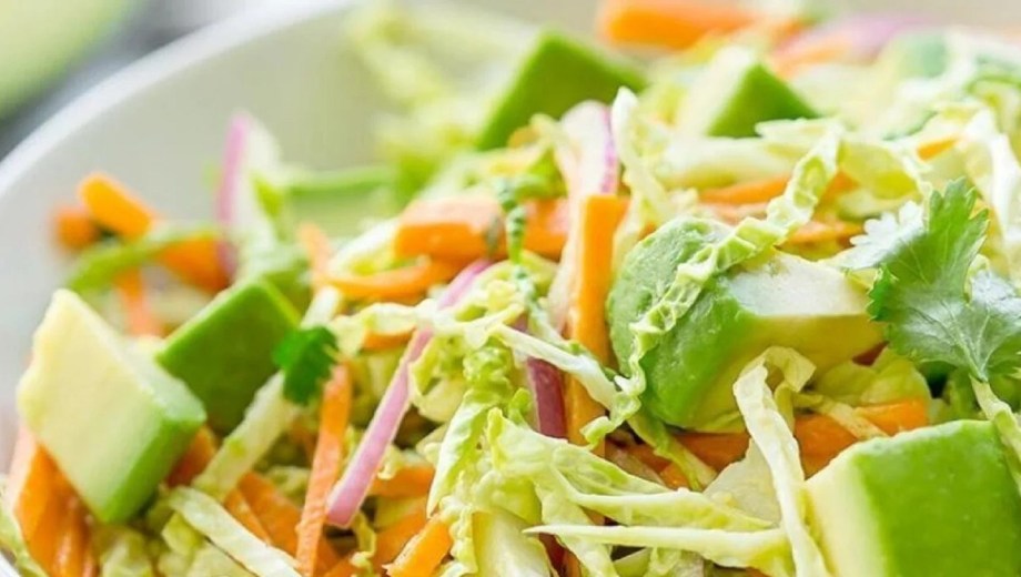 Ensalada cremosa de palta sin aderezos procesados. 