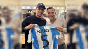 Leandro Paredes visitó a Martín Bossi en el teatro: el divertido video del encuentro