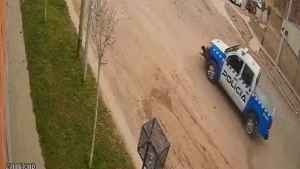 Video | Un patrullero atropelló y mató a una perra en Neuquén: «La pasó por encima», el crudo relato de la dueña