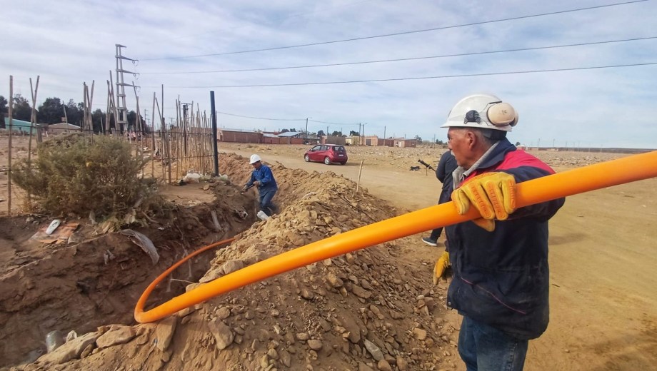 Obra de ampliación del tendido de redes de gas en Plaza Huincul (Foto: archivo)