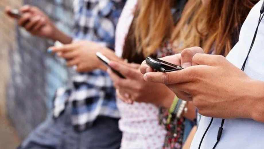 Cómo saber si espían tu celular: qué es el stalkerware y cómo protegerte.-