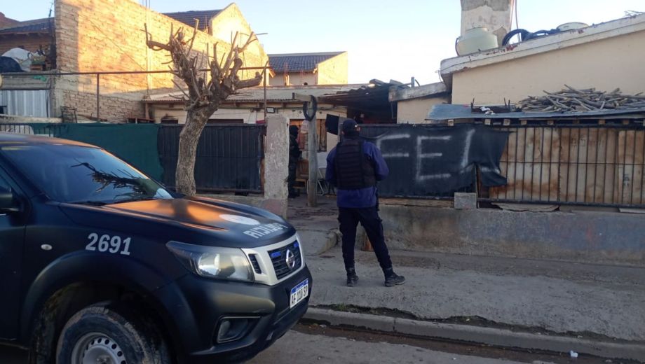 Asalto con escopeta a trabajadores solidarios en Fernández Oro: el operativo que derivó en una detención