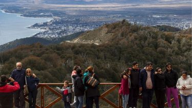 Un viaje a las alturas: los chicos suben una semana gratis al Cerro Otto en Bariloche