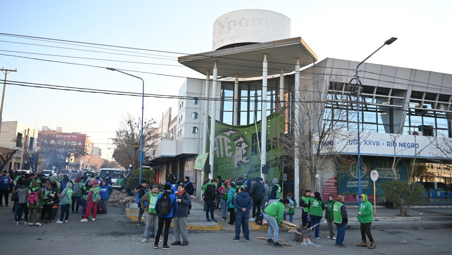 ATE denuncia la falta de prestaciones por parte de PAMI en Río Negro. (Foto: Juan Thomes)