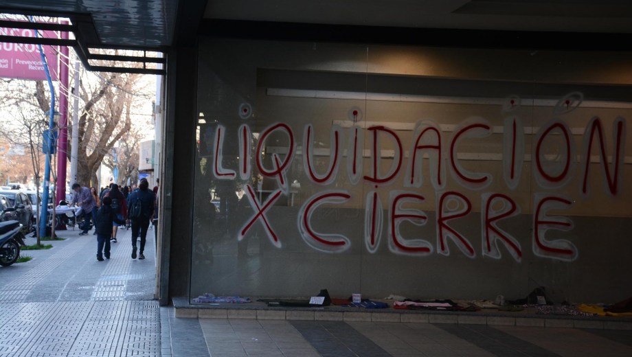 Más del 70% de los comercios calificó 2025 como un año regular o negativo, según la encuesta de la FEERN.