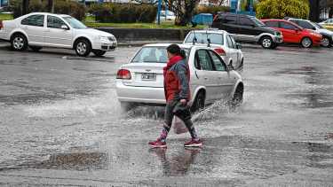 Miércoles gris en la Patagonia: lluvias intensas, tormentas y vientos fuertes en Neuquén y Río Negro