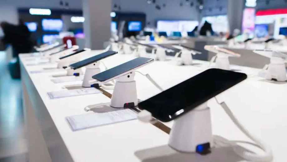 Los celulares fabricados en Tierra del Fuego ya se pueden comprar online con envío a domicilio.