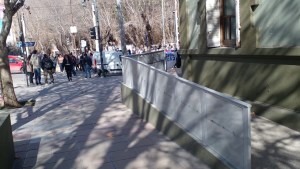 El ingreso inclusivo en Casa de Gobierno de Neuquén luce una nueva baranda