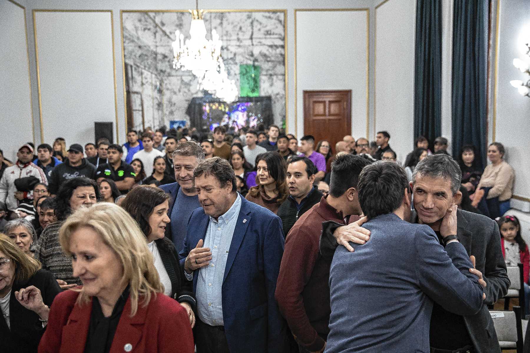 Distantes, Pesatti convocó a sesión y Weretilneck respondió con un ...