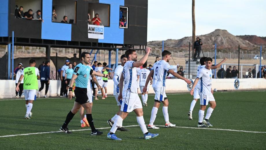 Deportivo Rincón festejó ante Cipolletti con un gol agónico de Germán Cervera. (Foto: Prensa Deportivo Rincón)