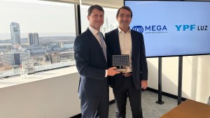 Compañía Mega operará al 100% con energía renovable tras un acuerdo con YPF Luz