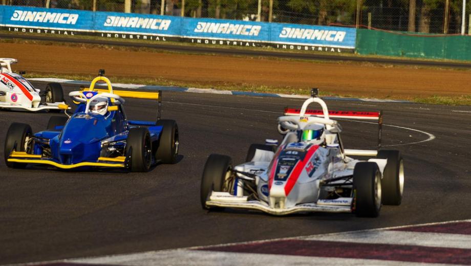 La Fórmula Nacional llega con un gran número de pilotos a Roca. 