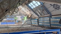 Imagen de Video: se derrumbó el techo de un club de básquet a días del comienzo de la Liga Nacional