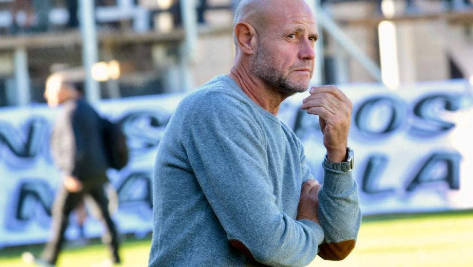 Luego de 16 partidos, Duilio Botella dejó de ser el DT de Rincón. (Archivo Matías Subat)