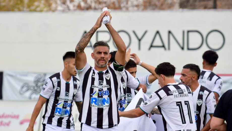 Cipolletti recibe a Bolívar en La Visera de Cemento. (Foto: Matías Subat)