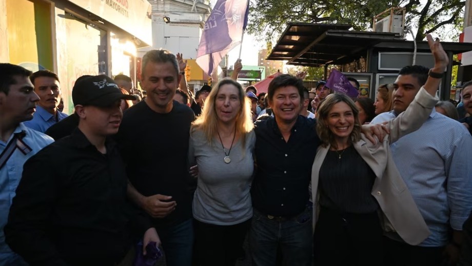 Karina Milei y Martín Menem fueron evacuados tras los incidentes en la peatonal de Corrientes.