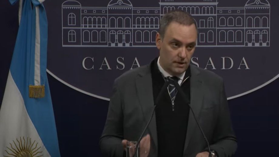 El vocero Manuel Adorni hizo varios anuncios este miércoles. Foto: Captura Video. 
