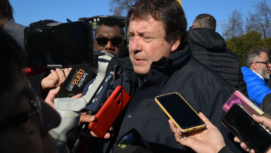 El gobernador pasó por Bariloche, enfocado en las elecciones legislativas de octubre. (Alfredo Leiva)