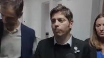 Imagen de El tenso momento de Axel Kicillof: un intendente lo dejó hablando solo en una conferencia de prensa