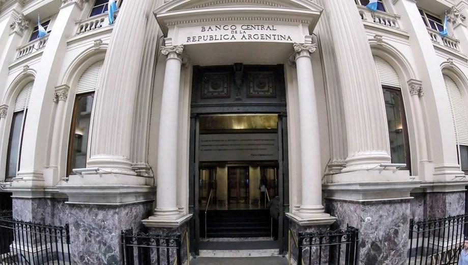 Más control. El que aplicará el BCRA a la operatoria cambiaria de los bancos. 