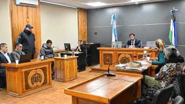 Policía de Bariloche sospechado del femicidio de su novia seguirá en prisión preventiva, en Roca