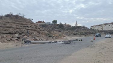 Un accidente vial provocó un corte de luz en Neuquén: el servicio volvió tras horas de trabajo de CALF