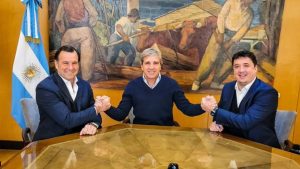 Luis Caputo suma más poder: el Gobierno centralizó en Economía las secretarías de Industria y pymes