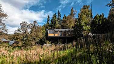 «No estábamos tan locos»: así construyeron esta casa sobre una pendiente en San Martín de los Andes