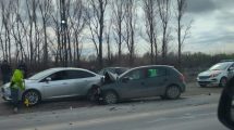 Imagen de Caos en el puente entre Neuquén y Cipolletti: por evitar un control de alcoholemia, chocó a un policía y varios autos