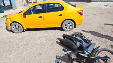 Centenario: un choque dejó herida a una motociclista de 19 años