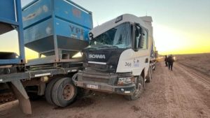 Fuerte choque entre camiones en Vaca Muerta, en la Ruta 8 de Neuquén: repercusiones y confusión, ¿qué pasó?