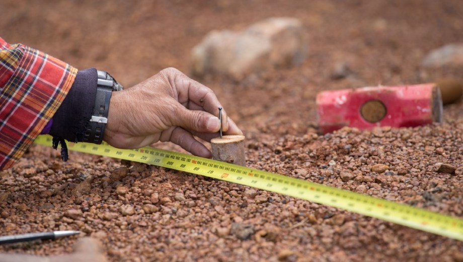 El fallo de Cipolletti ordena restituir y demoler lo construido sobre terreno invadido.
