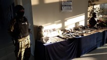 Imagen de Duro golpe al microtráfico de droga en Neuquén: secuestran más de 6 kilos de cocaína, armamento y vehículos