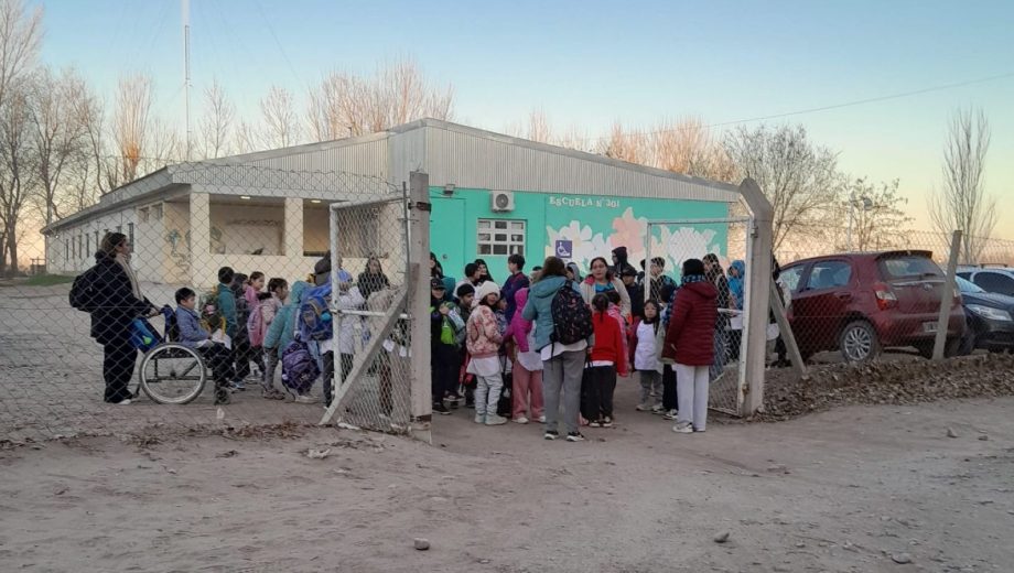 Denuncian pérdida de gas en una escuela de Plottier. Foto: Gentileza. 