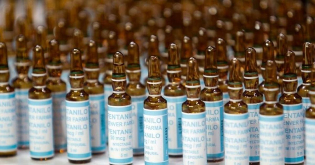Investigan falla técnica en laboratorio que causó 90 muertes por fentanilo contaminado