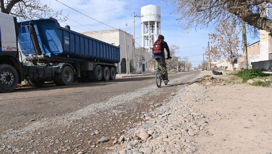 La calle Güemes cerca de Mendoza, será pavimentada. (Foto Andrés Maripe)