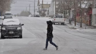 Fin de semana con nieve en Neuquén y Río Negro: las zonas bajo alerta y qué pasa en el Alto Valle