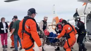 Video | Rescate en altamar en Chubut: un joven fue hospitalizado tras ser evacuado de un buque en helicóptero