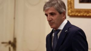 El mensaje de Luis Caputo a los empresarios por la volatilidad del dólar y la inflación: «Tienen que cambiar el chip»