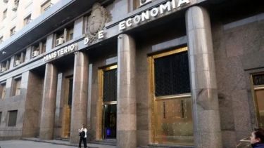 El Gobierno negó una intervención estatal en el tipo de cambio: «No se ha usado ni un solo dólar del FMI»