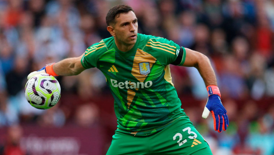 Dibu Martínez quedó fuera de la nómina de convocados para el estreno de Aston Villa en la Premier League.