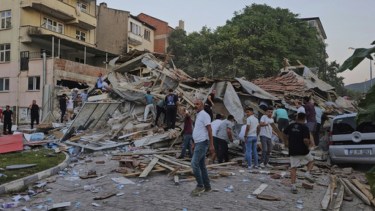 Un sismo de 6,1 grados sacudió Turquía: una persona murió y varios edificios se derrumbaron