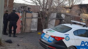 Murió un hombre en un incendio en Roca: un sobreviviente se habría marchado al no lograr apagar el fuego