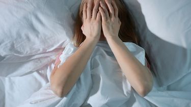 Dolor de cabeza, insomnio y contracturas: los síntomas ocultos de la falta de magnesio