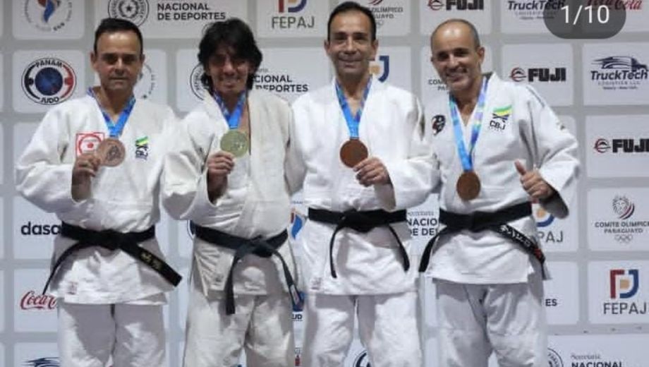 Marcos junto a sus compañeros de competencias. (FOTOS: Gentileza)