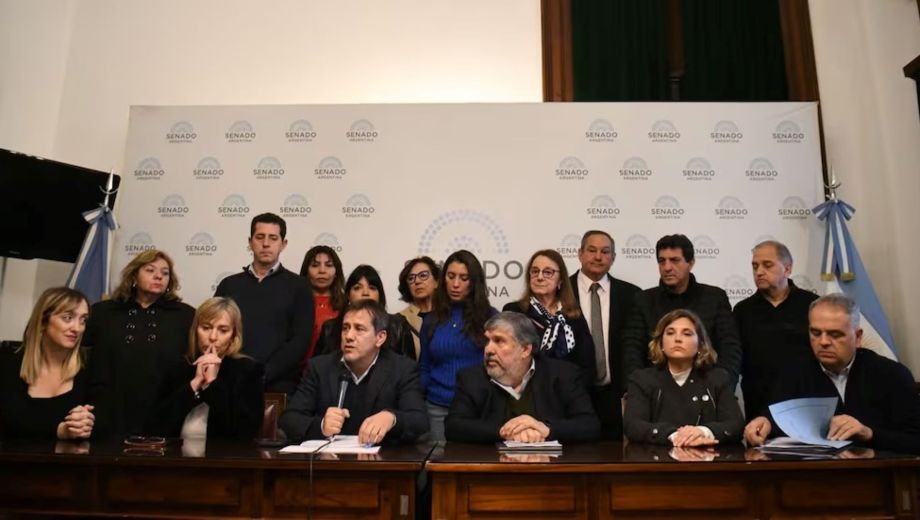 El bloque en conferencia de prensa. Foto: gentileza La Voz. 