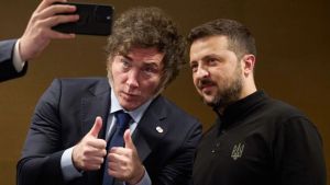 Javier Milei y un contacto con su par de Ucrania, en la previa a la cumbre de Donald Trump con Vladimir Putin