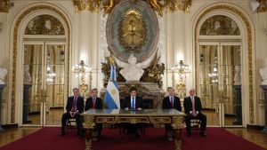 Milei contra la vía del medio